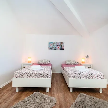 Zozzy Apartamento Posedarje