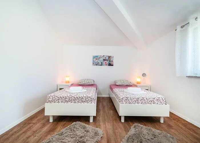 Zozzy Apartamento Posedarje