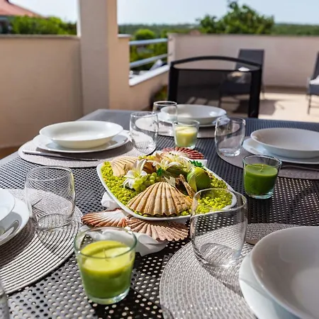 Zozzy Apartament Posedarje